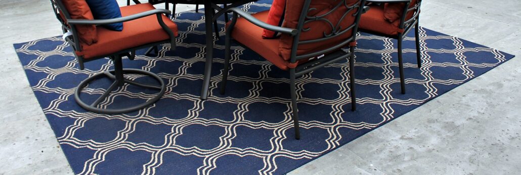 Navy_Fretwork_Indoor_Outdoor_Patio_Rug_www.mylifeonandofftheguestlist.com