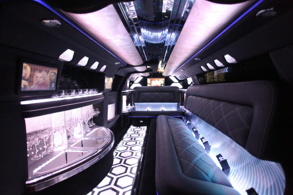 limousine-royalty-white-300c-chrysler-limousine-6