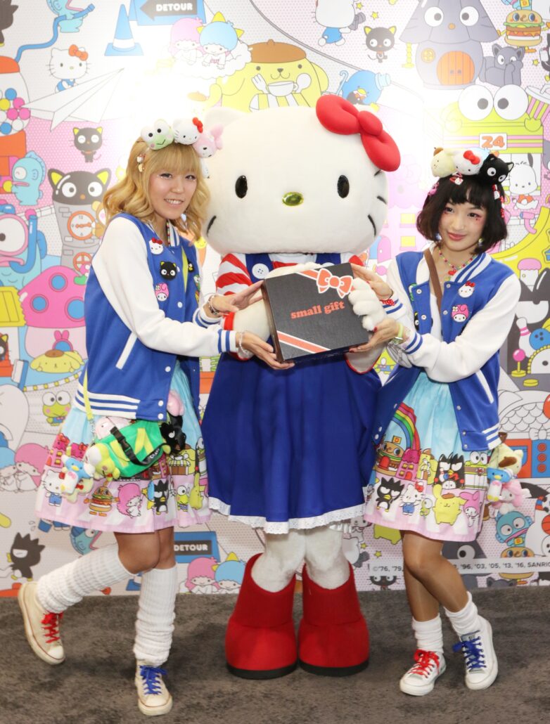 hello-kitty-sanrio-ambassadors-with-sanrio-small-gift-crate-loot-crate-booth-new-york-comic-con-1