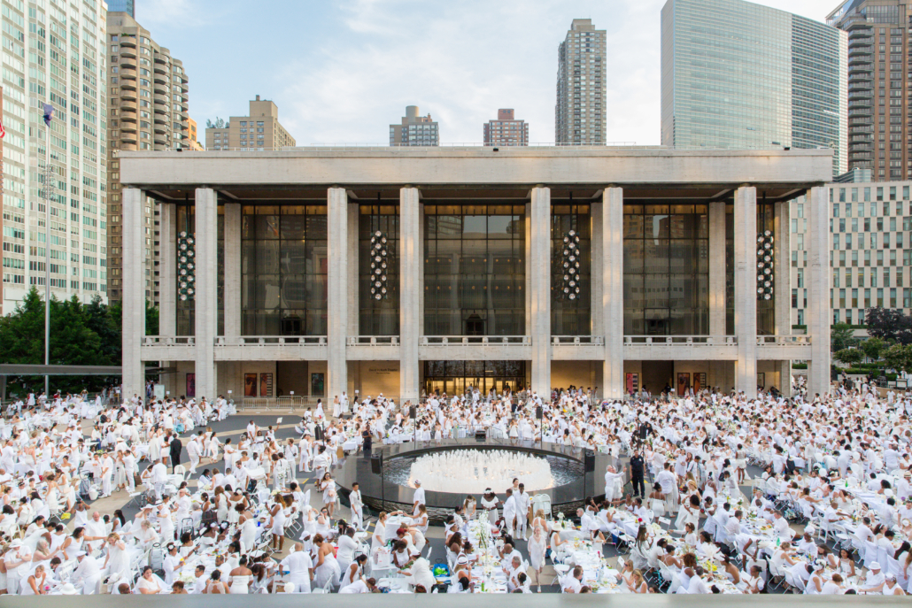 Le Diner en Blanc The World's Largest AllWhite Dinner Party