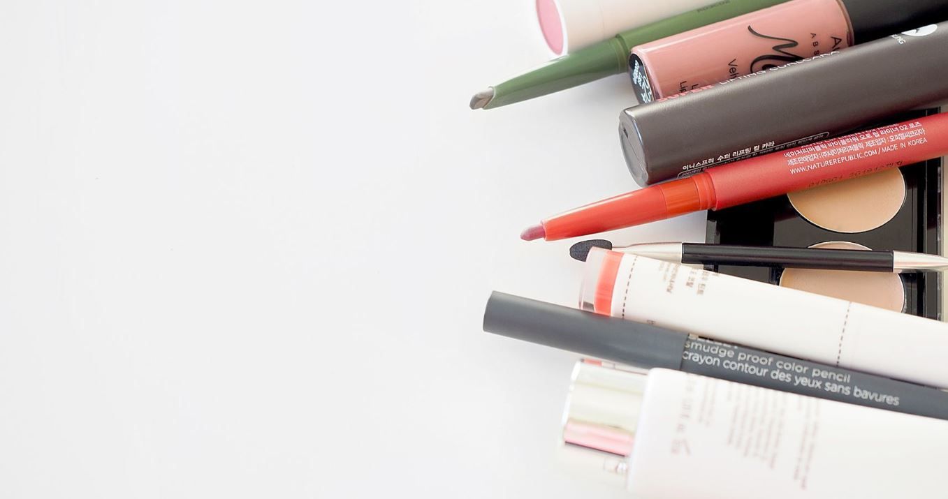 Your 5-Step Makeup Routine For Your Next Virtual Meeting, Chat, or Wedding