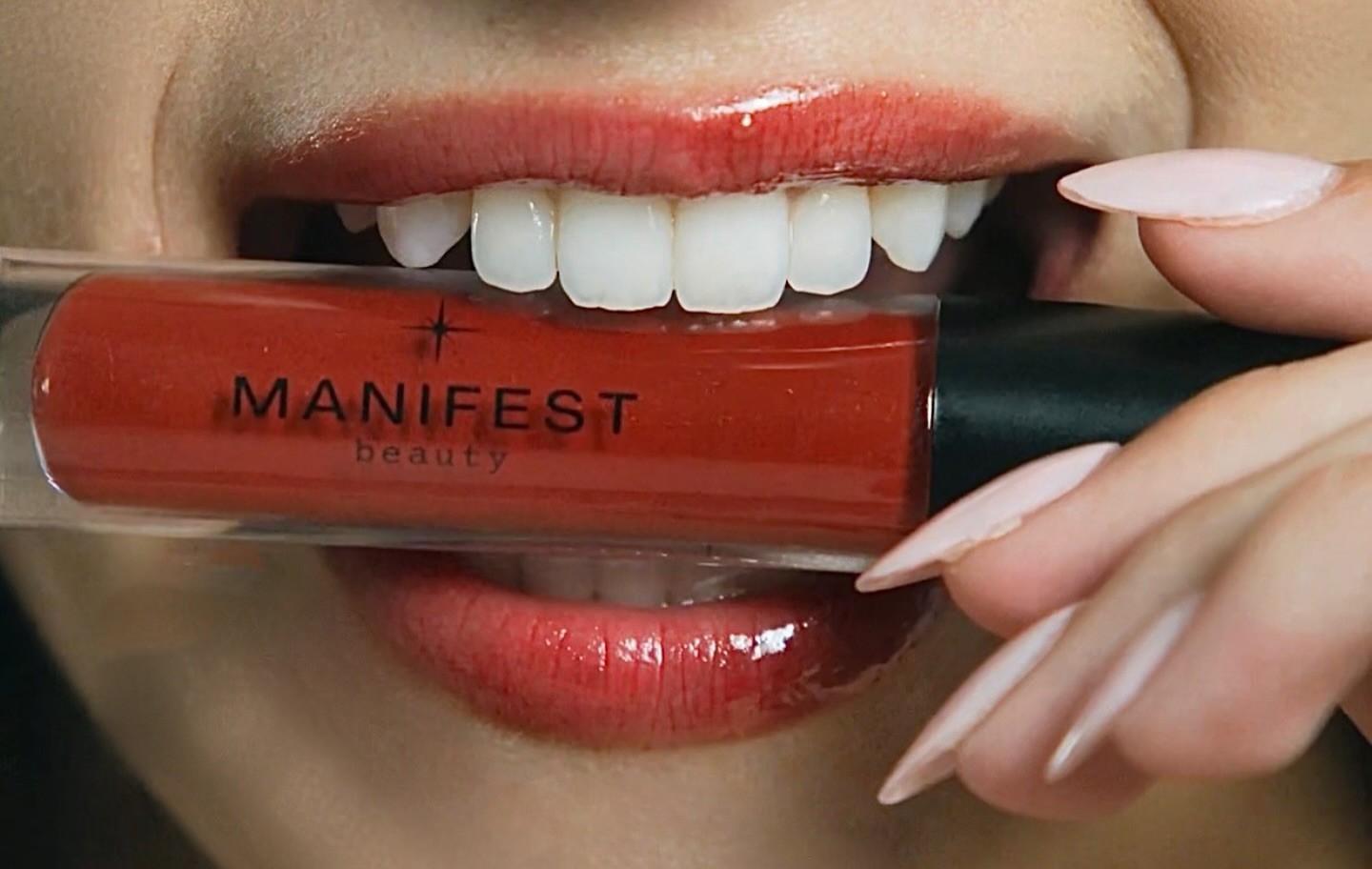 Manifest Beauty’s Lip Plumping Oil for Clean Beauty Month