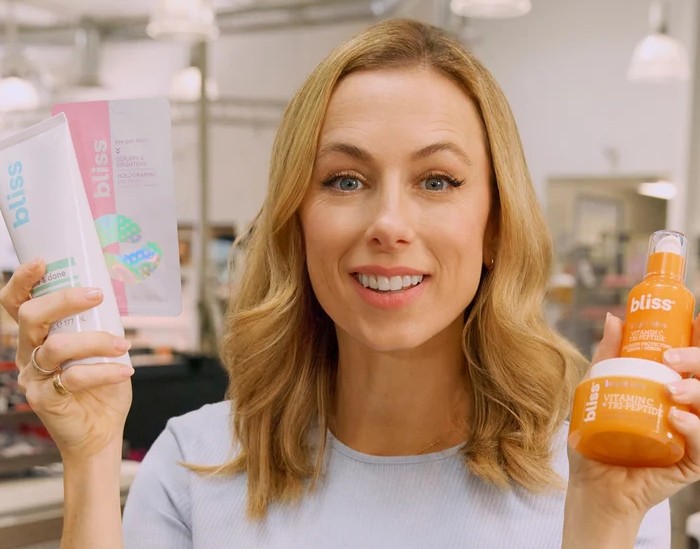 Bliss and Iliza Shlesinger Empowers Adults with New Skincare Kit 