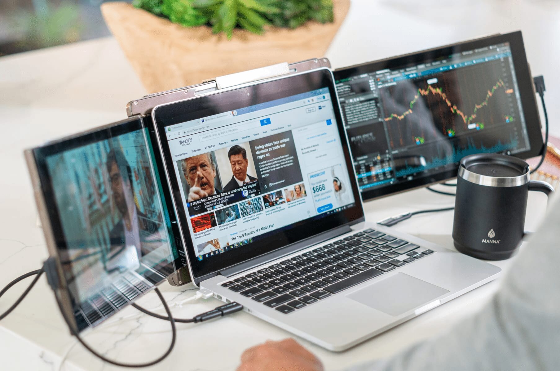 Using Screen Extenders for Focused Collaboration in Team Workflows