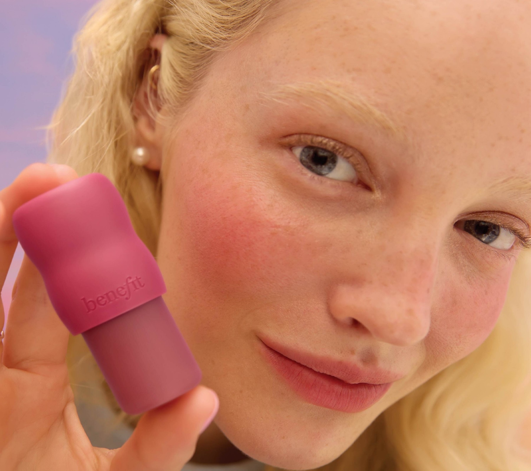 Cheeks in a Cloud: Benefit’s Play Daze Redefines the Soft-Matte Flush