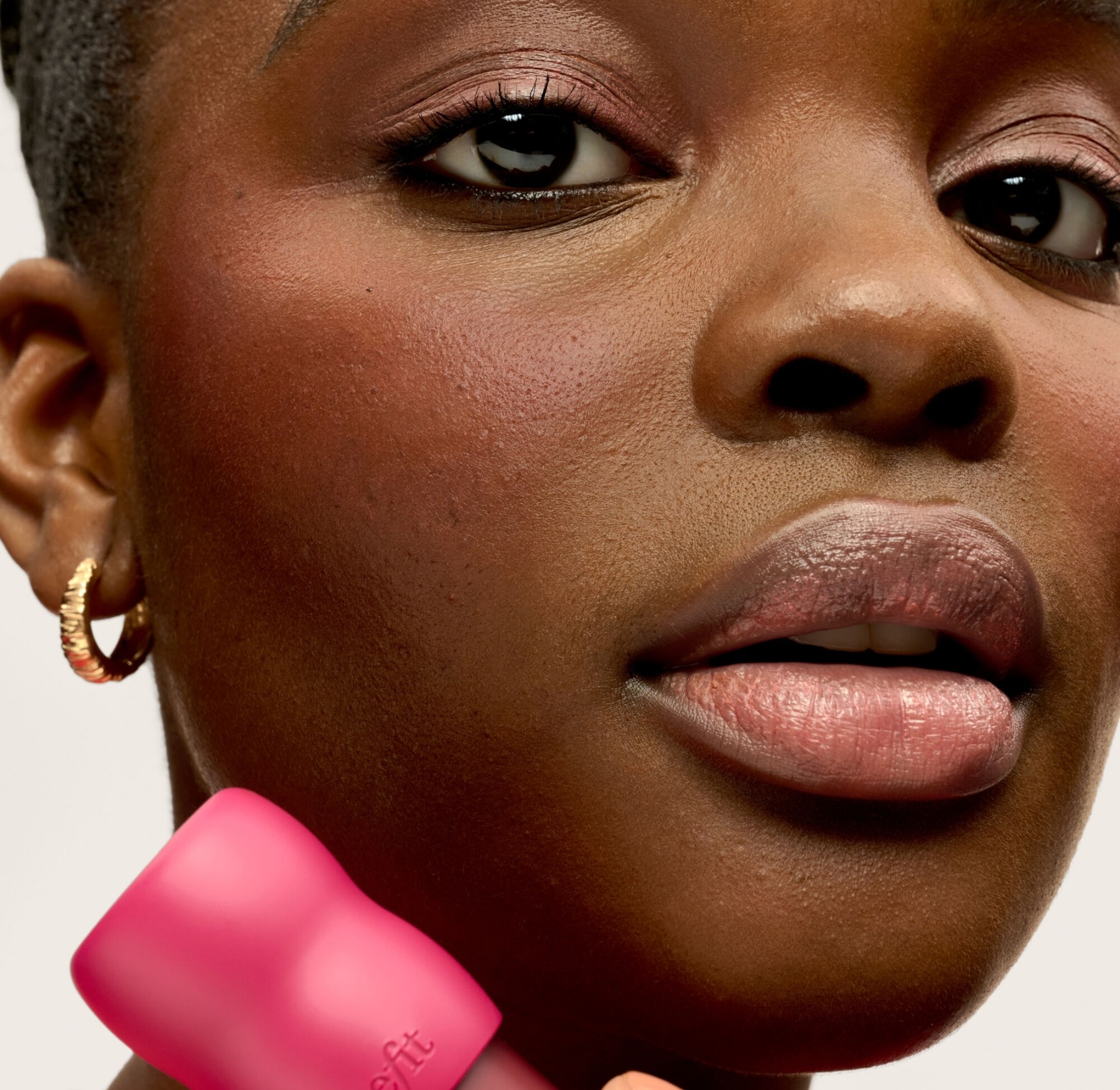 Cheeks in a Cloud: Benefit’s Play Daze Redefines the Soft-Matte Flush