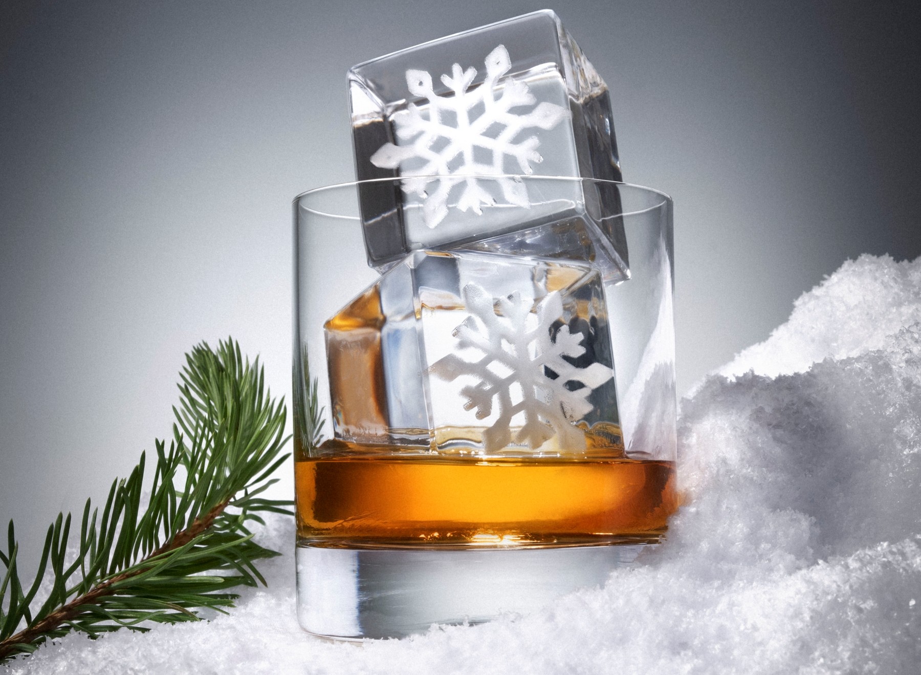 Abstract Ice: Crystal Clear Ice That Takes Cocktails to the Next Level