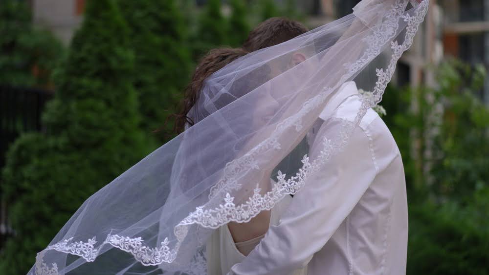 Why Wedding Photography Needs More Than a Pretty Background